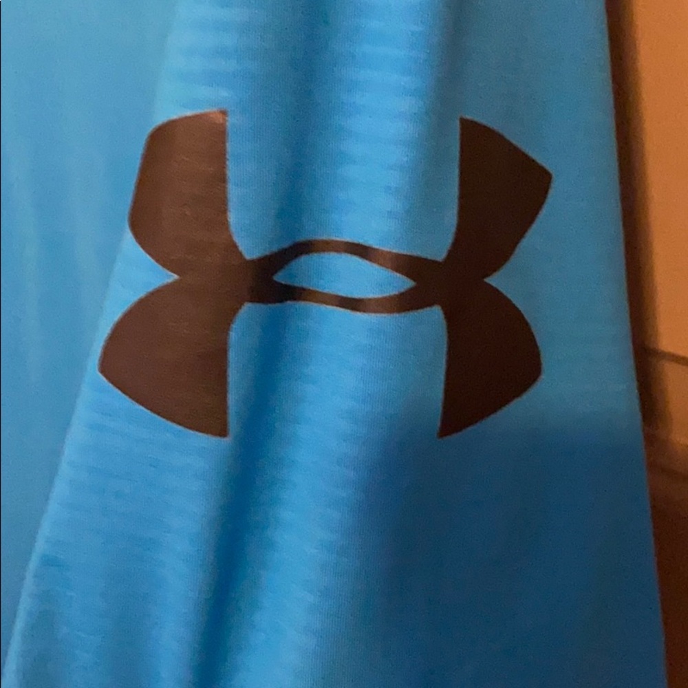 Under Armour Athletic HeatGear shirt - Picture 2 of 4
